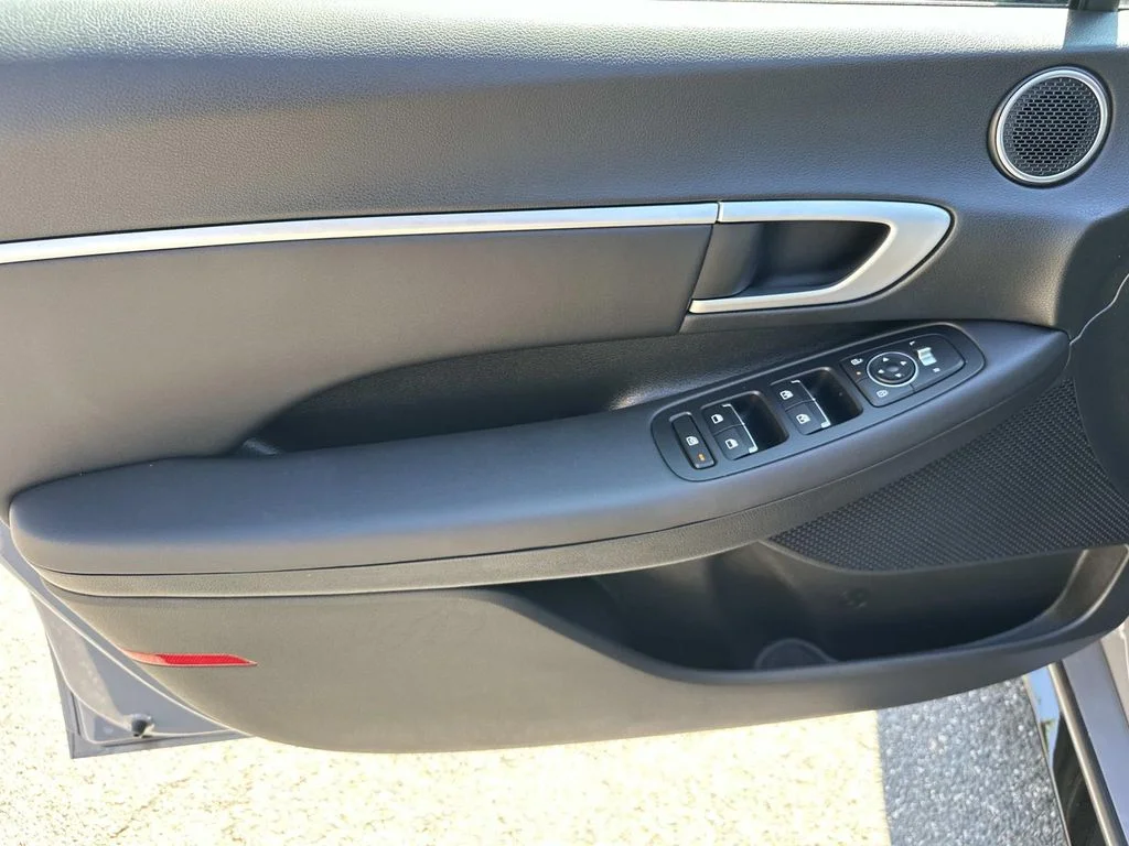 Used 2026 Blue Hyundai SEL Sport image 19