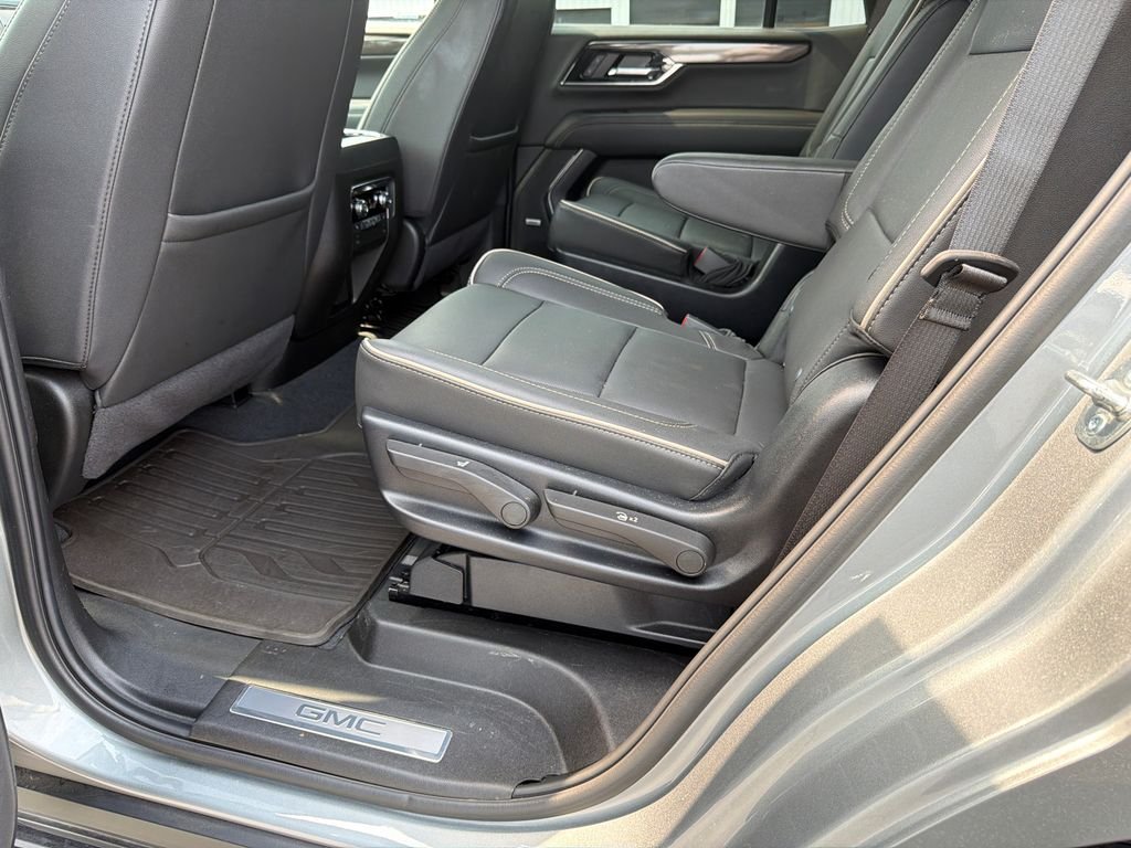 Used 2025 Silver GMC Elevation image 21