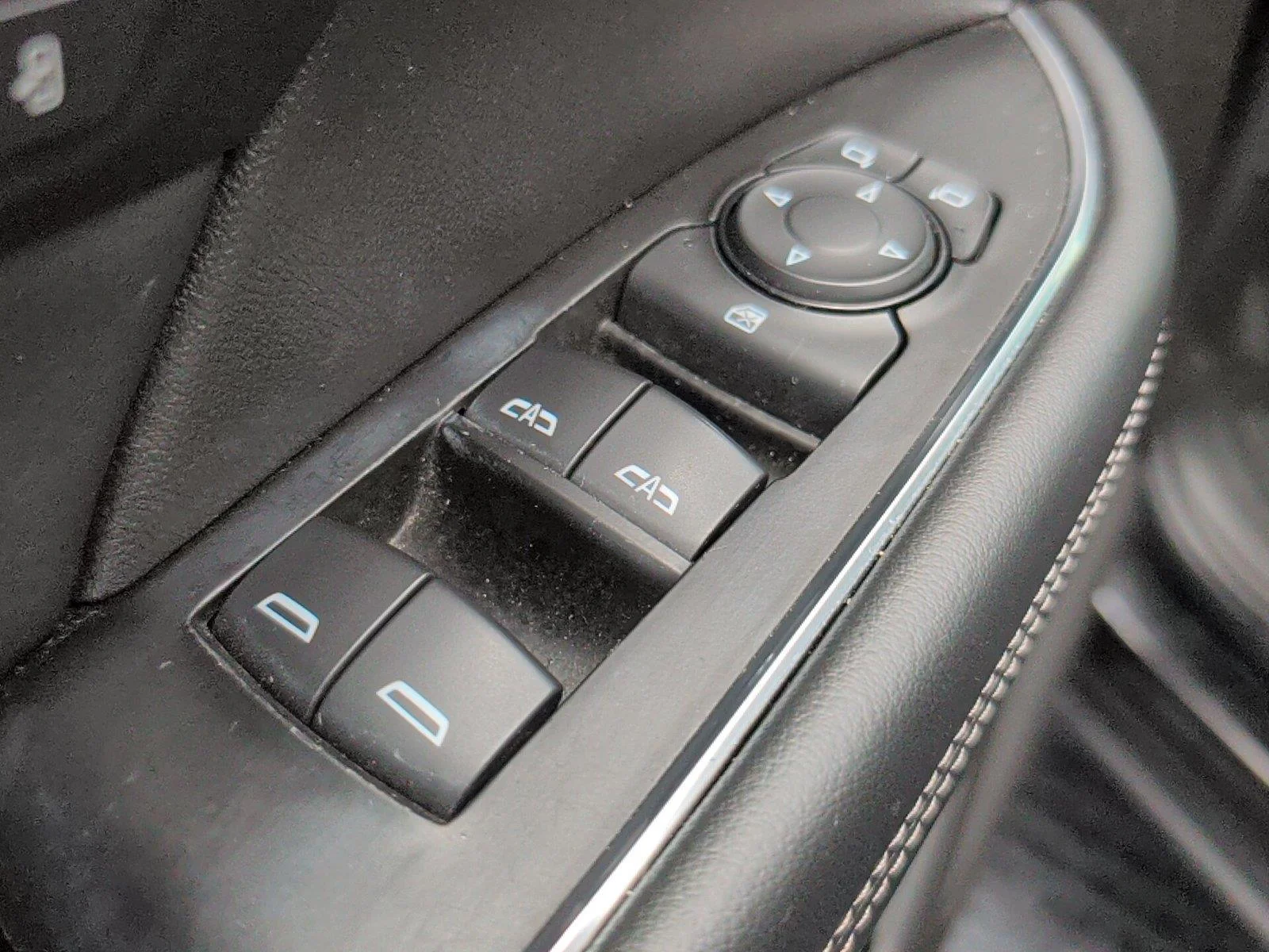 Used 2023 Ebony Twilight Metallic Buick Essence image 15