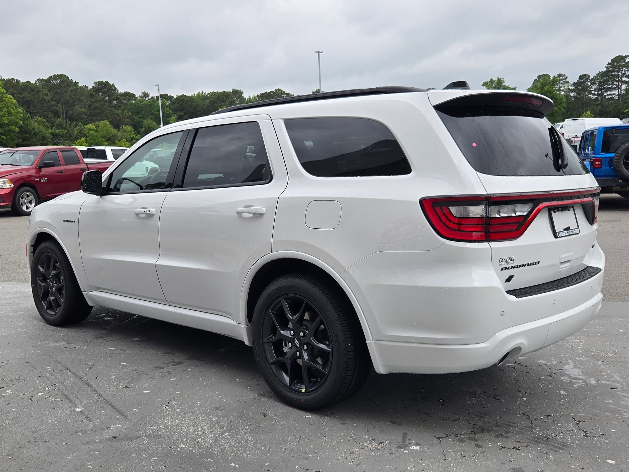 New 2026 White Knuckle Clear-Coat Exterior Paint Dodge GT HEMI V8 image 5