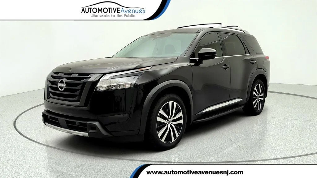 2024 Nissan Pathfinder Platinum 4WD's photo