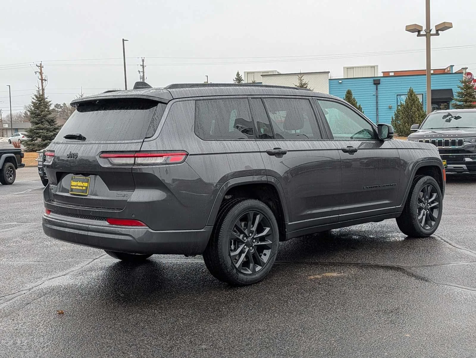 New 2026 Baltic Gray Metallic Clear-Coat Exterior Paint Jeep Limited Reserve image 7