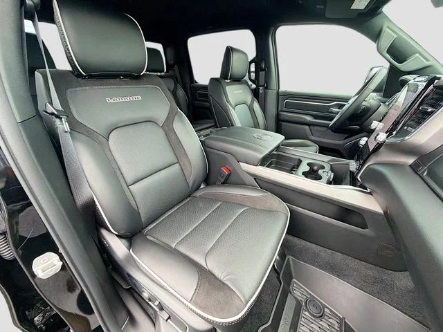 New 2026 Diamond Black Crystal Pearl-Coat Exterior Paint RAM Laramie image 29