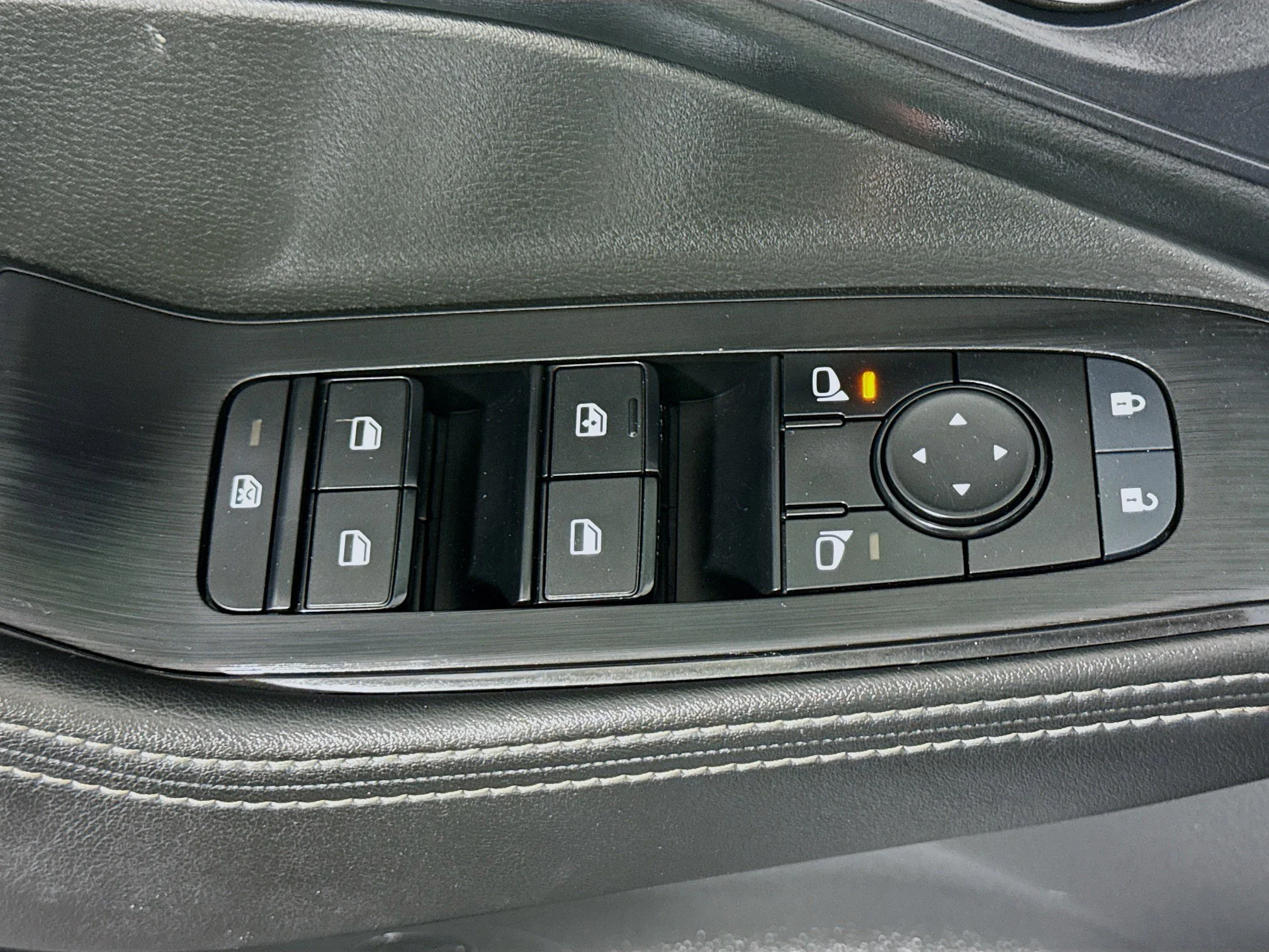 Used 2024 Everest White Pearl Nissan SV image 20