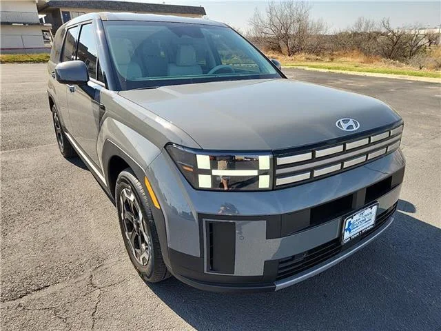 New 2026 Hampton Gray Hyundai SE image 6