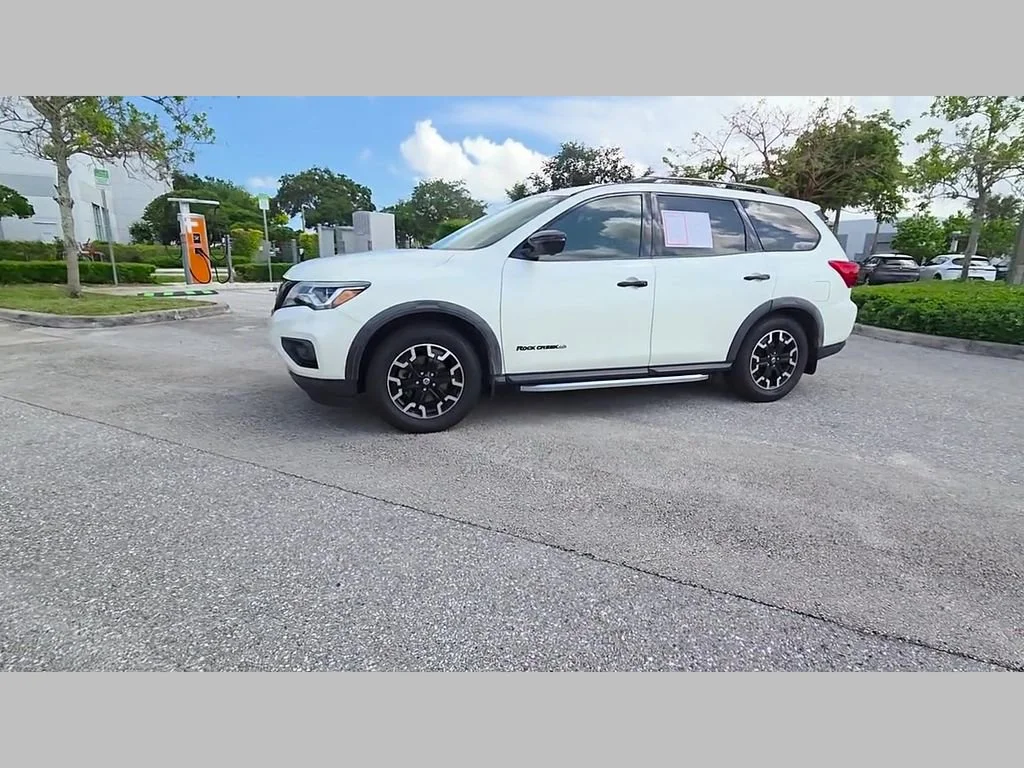 Used 2020 Pearl White Tricoat Nissan SL image 49