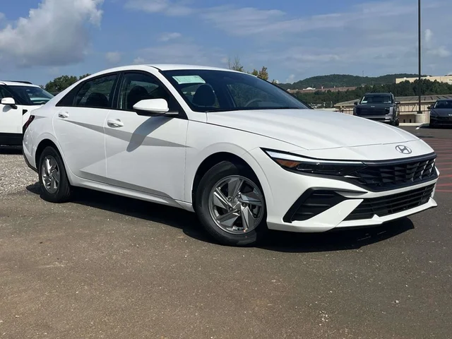 2026 Hyundai ELANTRA SE