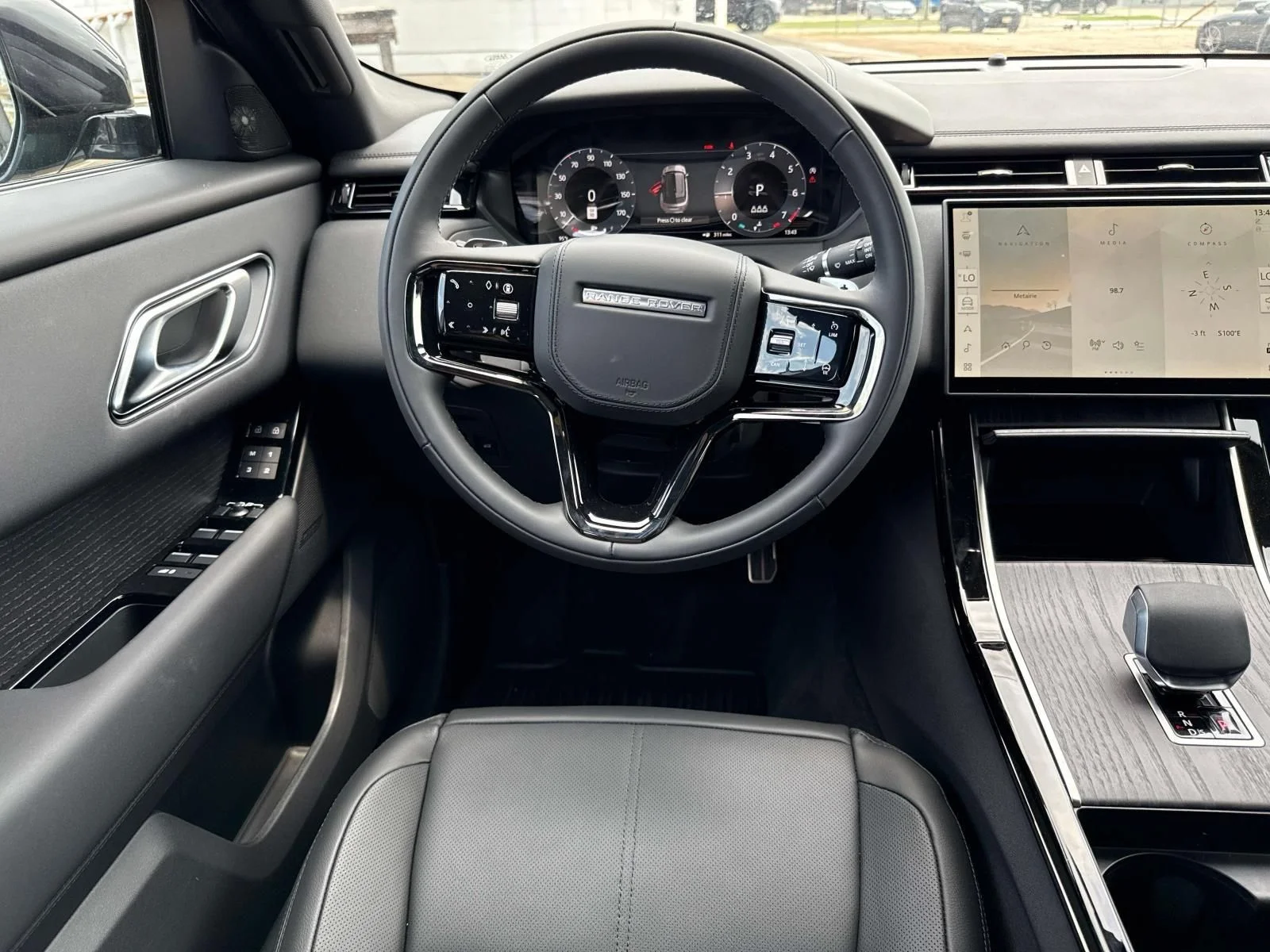 New 2026 Giola Green Land Rover Dynamic SE image 11