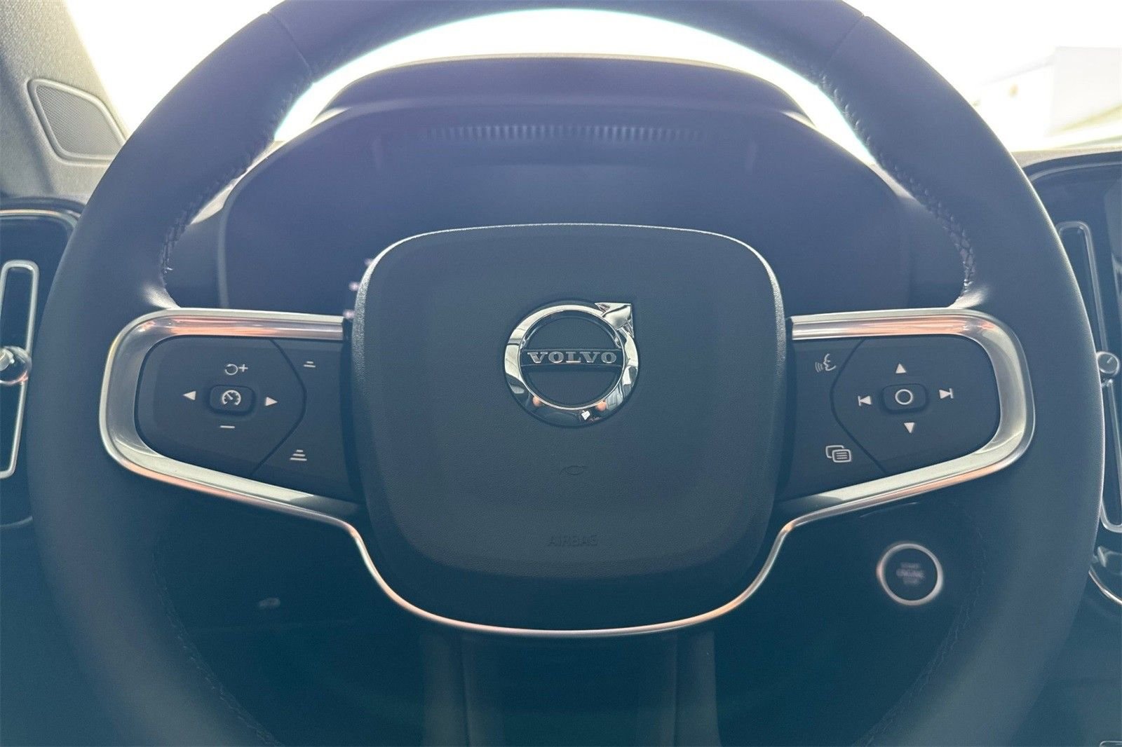 2025 Volvo XC40 Core - Photo 23