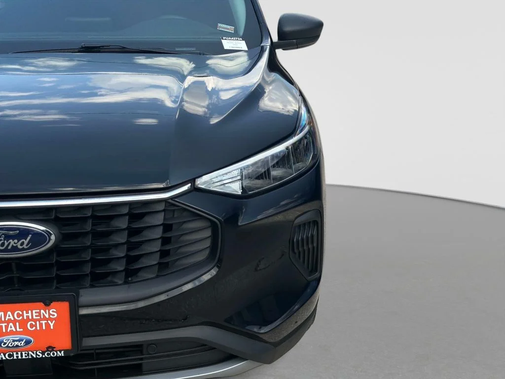 Used 2023 Black Ford Active image 11