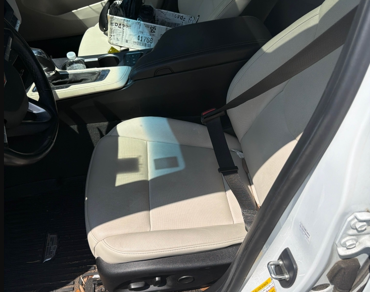 Used 2024 White Cadillac Premium Luxury image 9