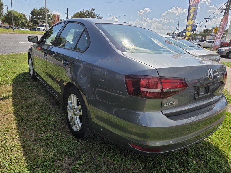 Used 2018 Gray Volkswagen 1.4T S image 5