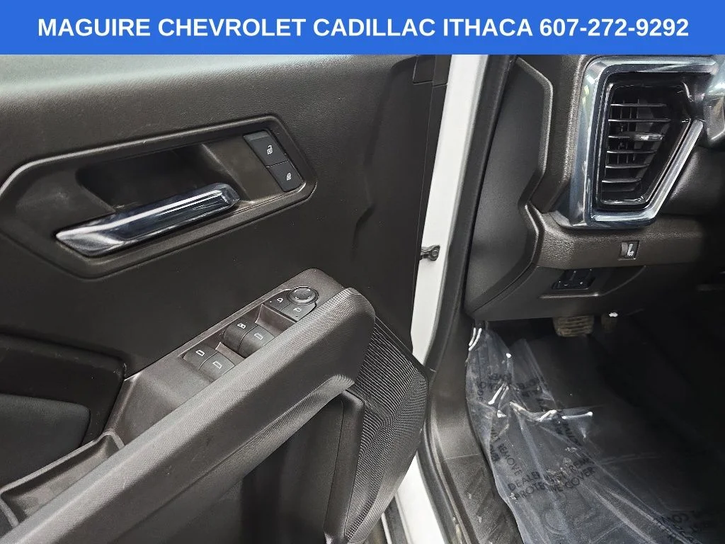 Used 2023 White GMC Elevation image 27