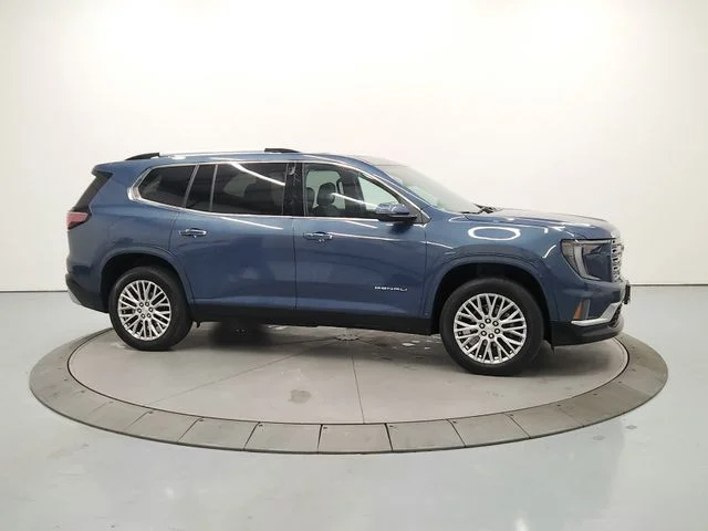 Used 2024  GMC Denali image 9