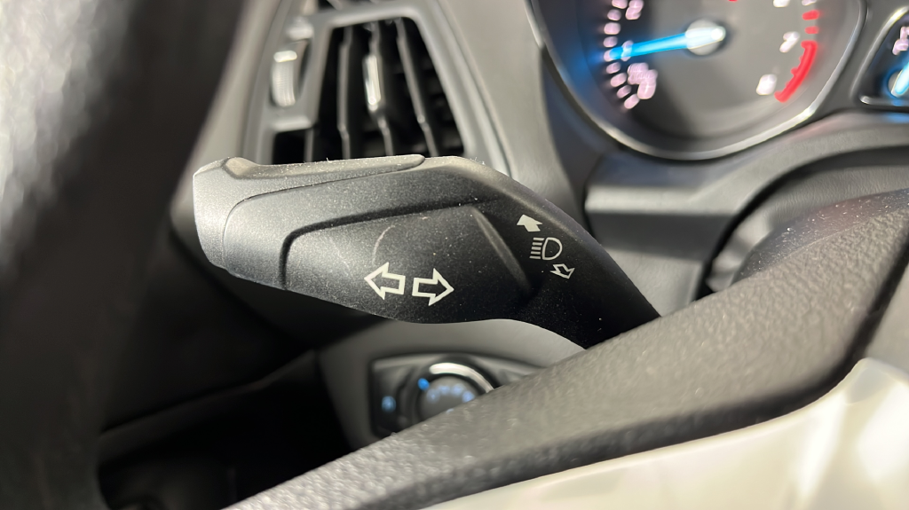 Used 2014 Ingot Silver Ford SE image 25