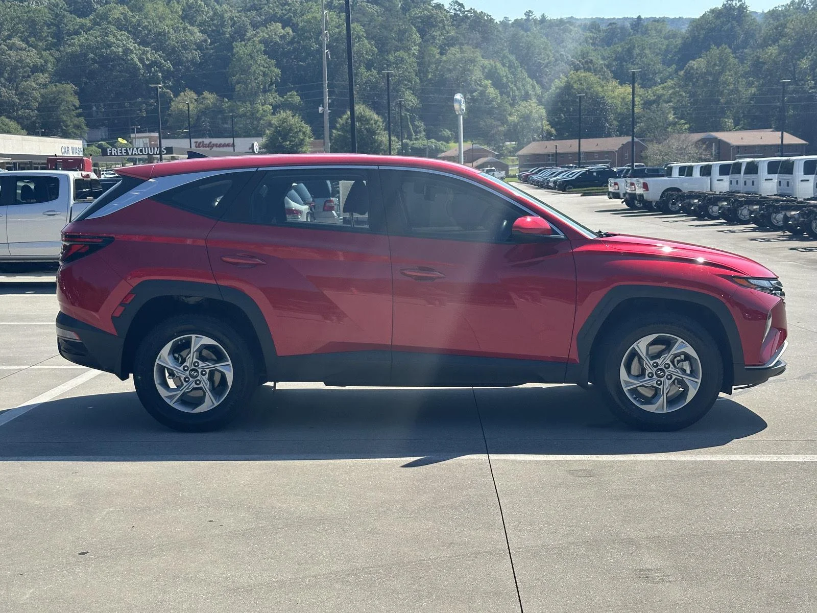 Used 2023 Calypso Red Hyundai SE image 8