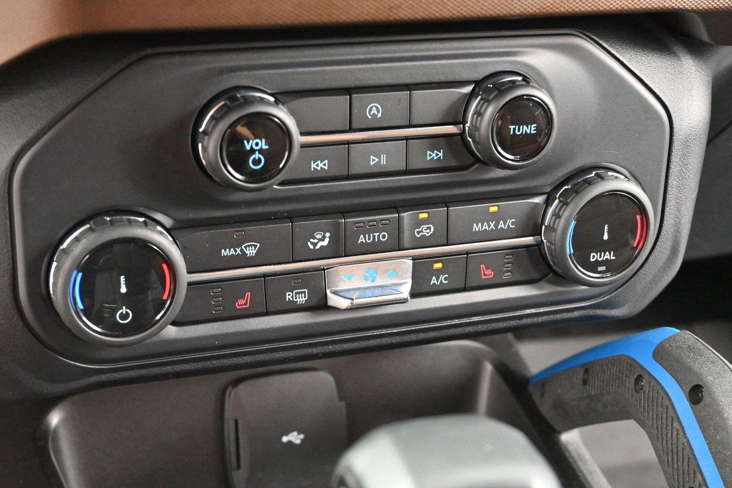 Used 2022 Shadow Black Ford Base image 24