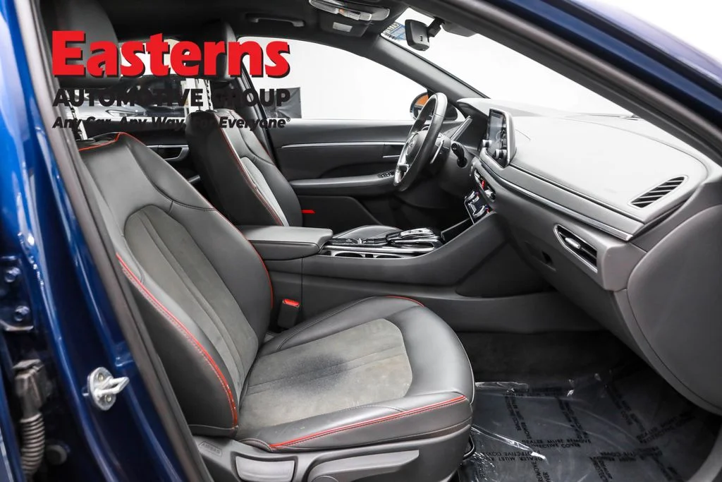 Used 2020 Blue Hyundai SEL Plus image 23