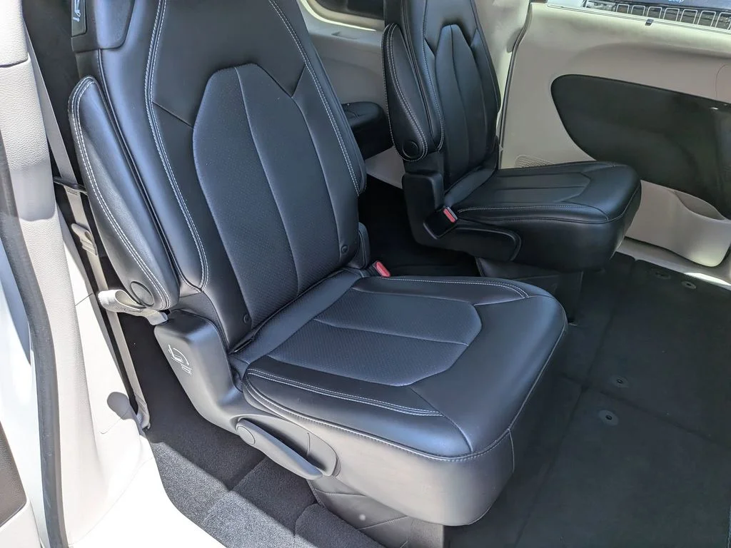 Used 2023 White Chrysler Touring L image 27