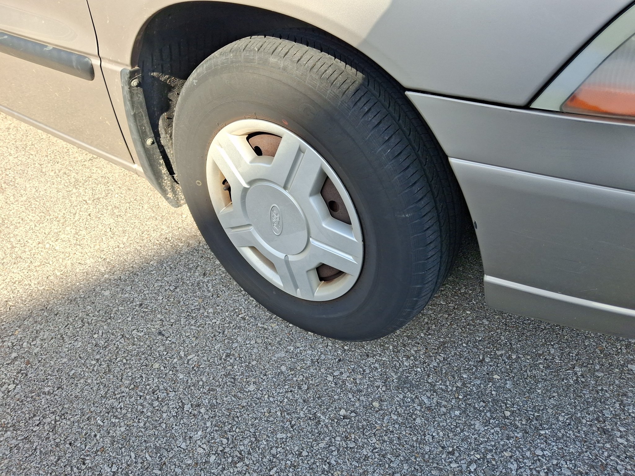 Used 2003 Silver Frost Clearcoat Metallic Ford LX image 10
