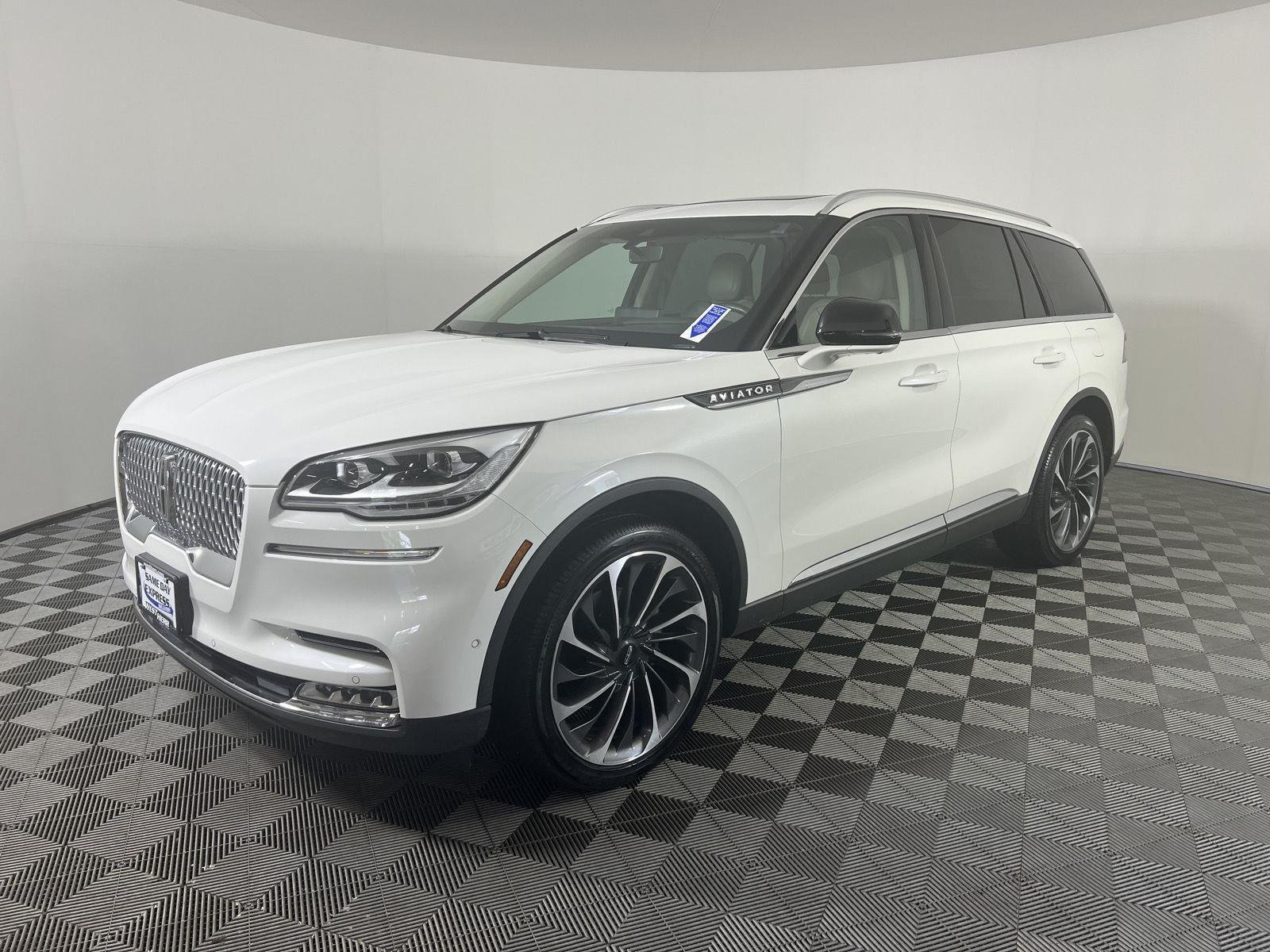 Used 2022 Pristine White Lincoln Reserve image 7