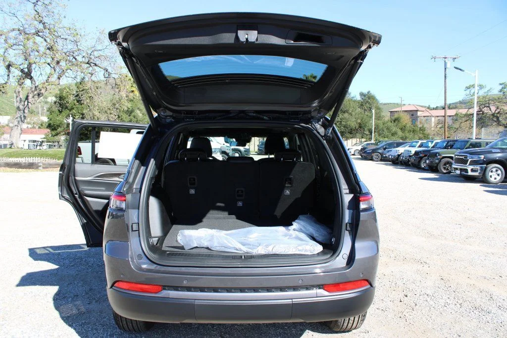 New 2026 Baltic Gray Metallic Clear-Coat Exterior Paint Jeep Laredo image 31