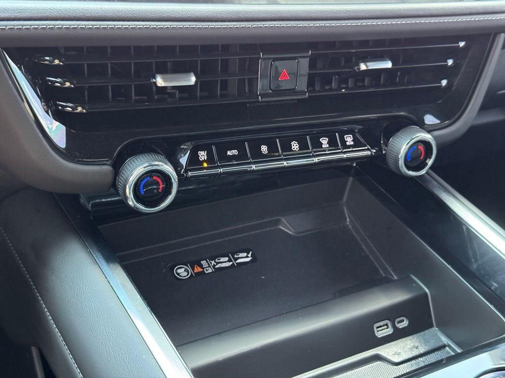 Used 2025 Gray Chevrolet Z71 image 33