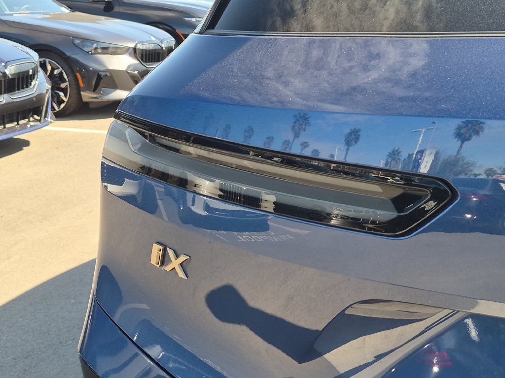 Used 2024 Blue BMW xDrive50 image 36
