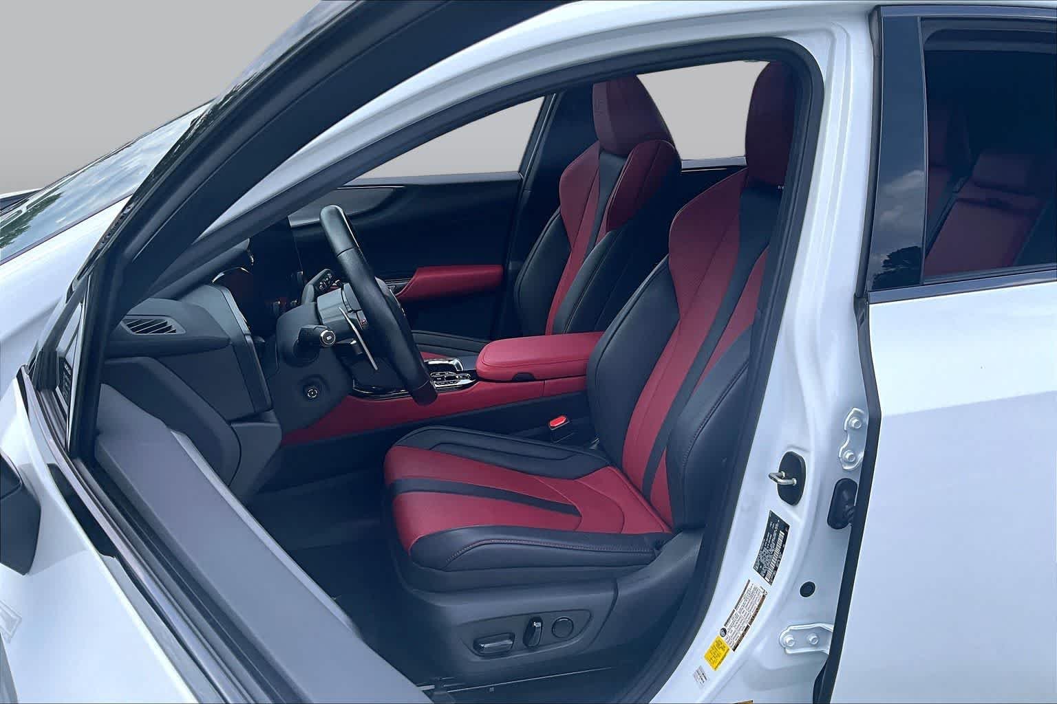 Used 2023 Ultra White Lexus F SPORT Handling image 8