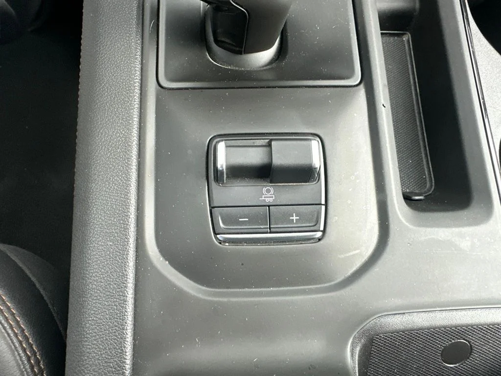 Used 2025 White GMC AT4 image 15