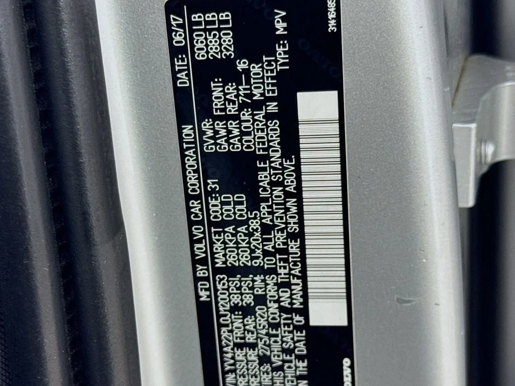 Used 2018 Bright Silver Metallic Volvo T6 Inscription image 43