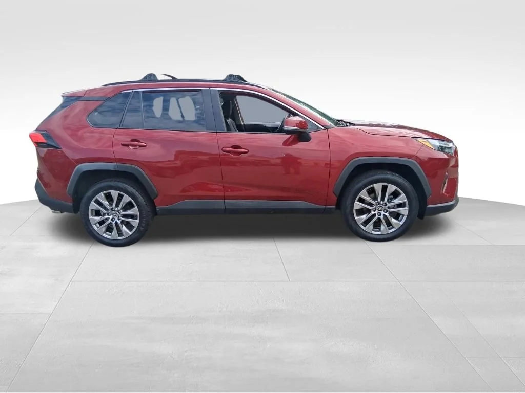 Used 2022 Red Toyota XLE Premium image 4