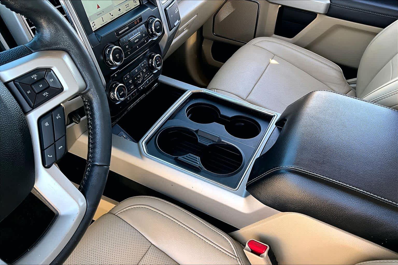 Used 2017 White Platinum Metallic Tri-Coat Ford Lariat image 17
