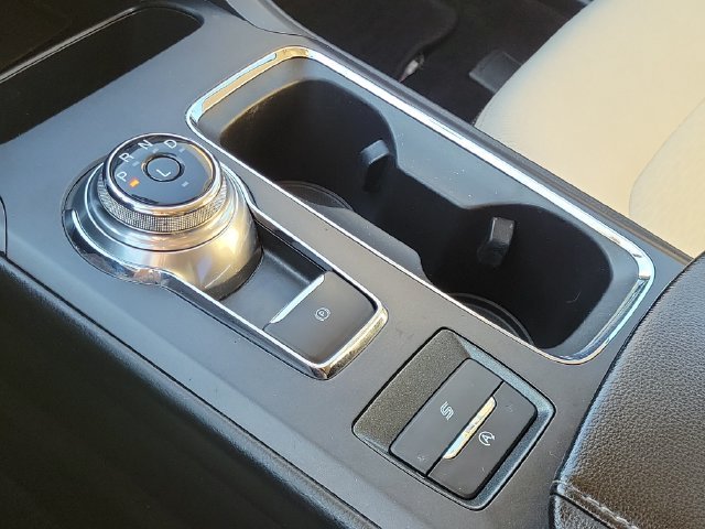 Used 2020 Black Metallic Ford SE image 24