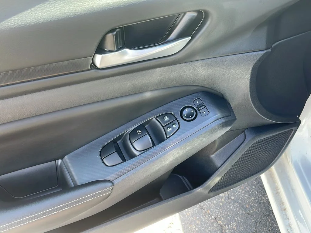 2025 Nissan Altima SV - Photo 11