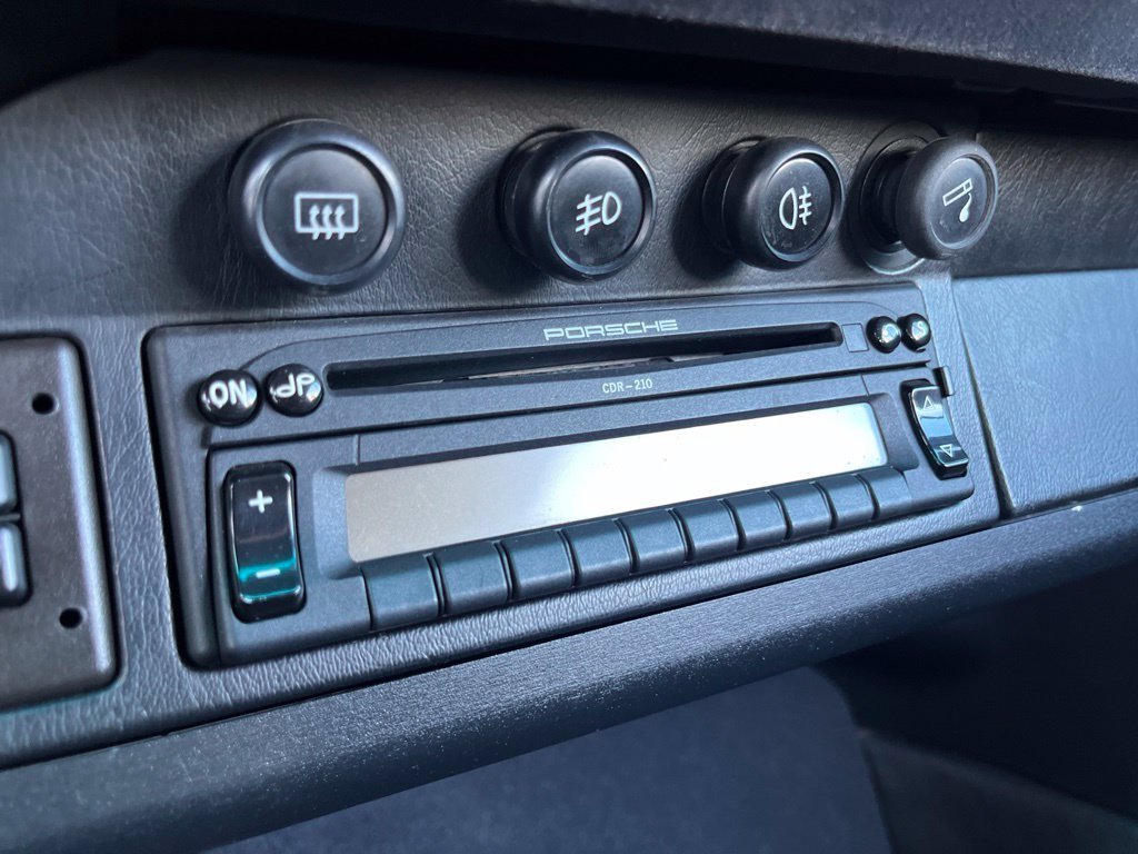 Used 1995  Porsche Carrera 4 image 28
