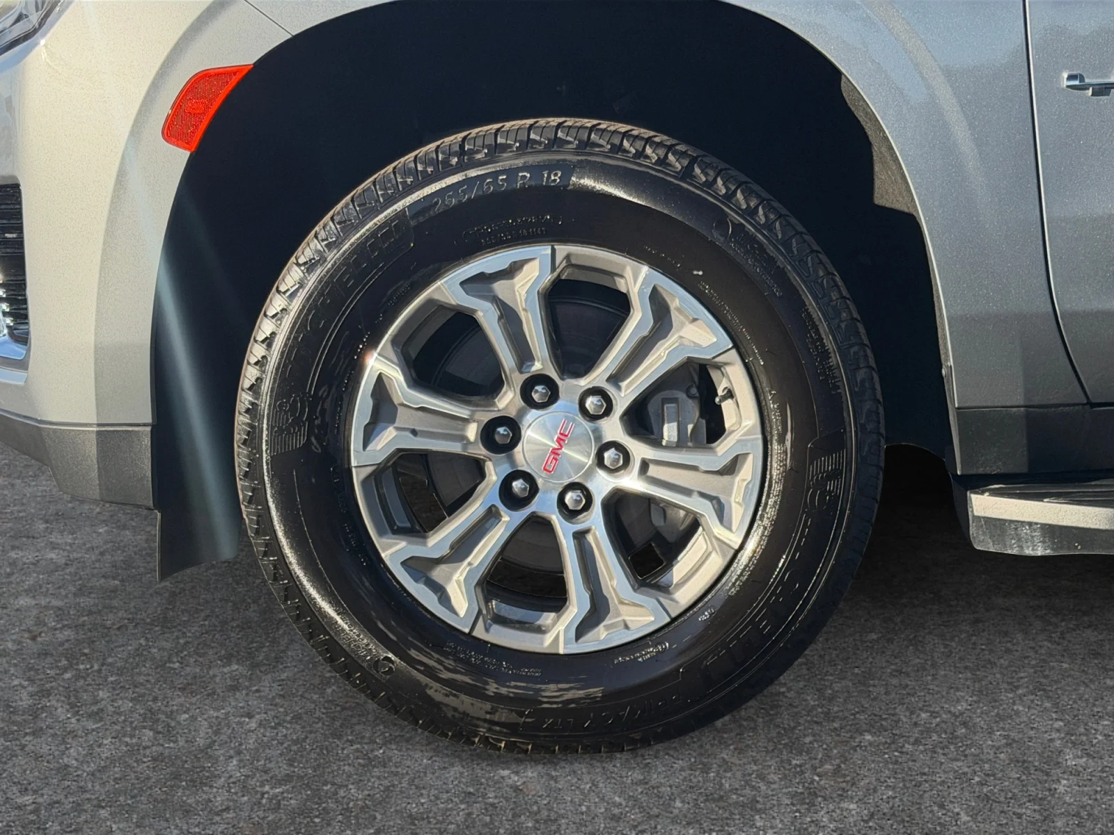 Used 2024 Sterling Metallic GMC SLE image 9