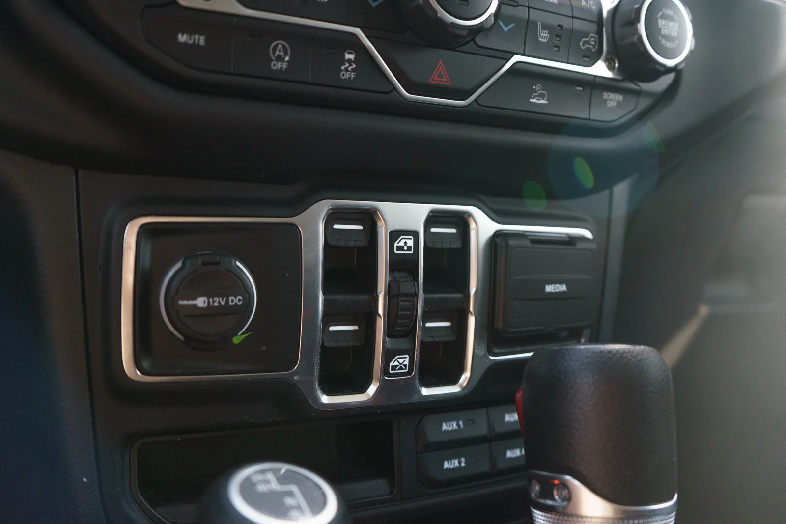 Used 2023 Bright White Clearcoat Jeep Sport S image 18