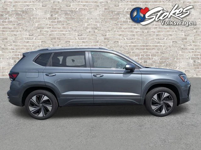 Used 2025 Gray Volkswagen 1.5T SE image 2