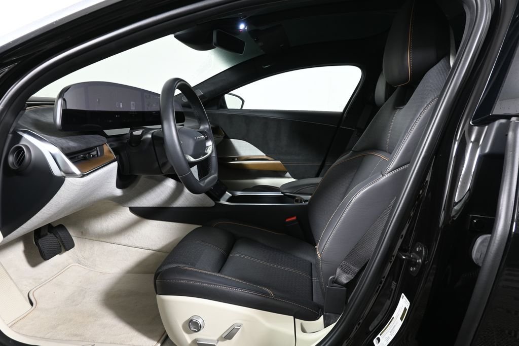 Used 2022 Black Lucid Grand Touring image 3