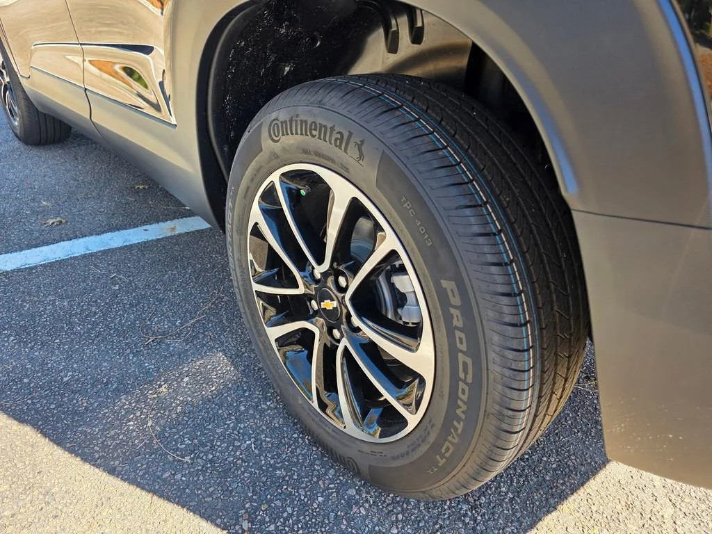 New 2026 Mosaic Black Metallic Chevrolet LT image 20