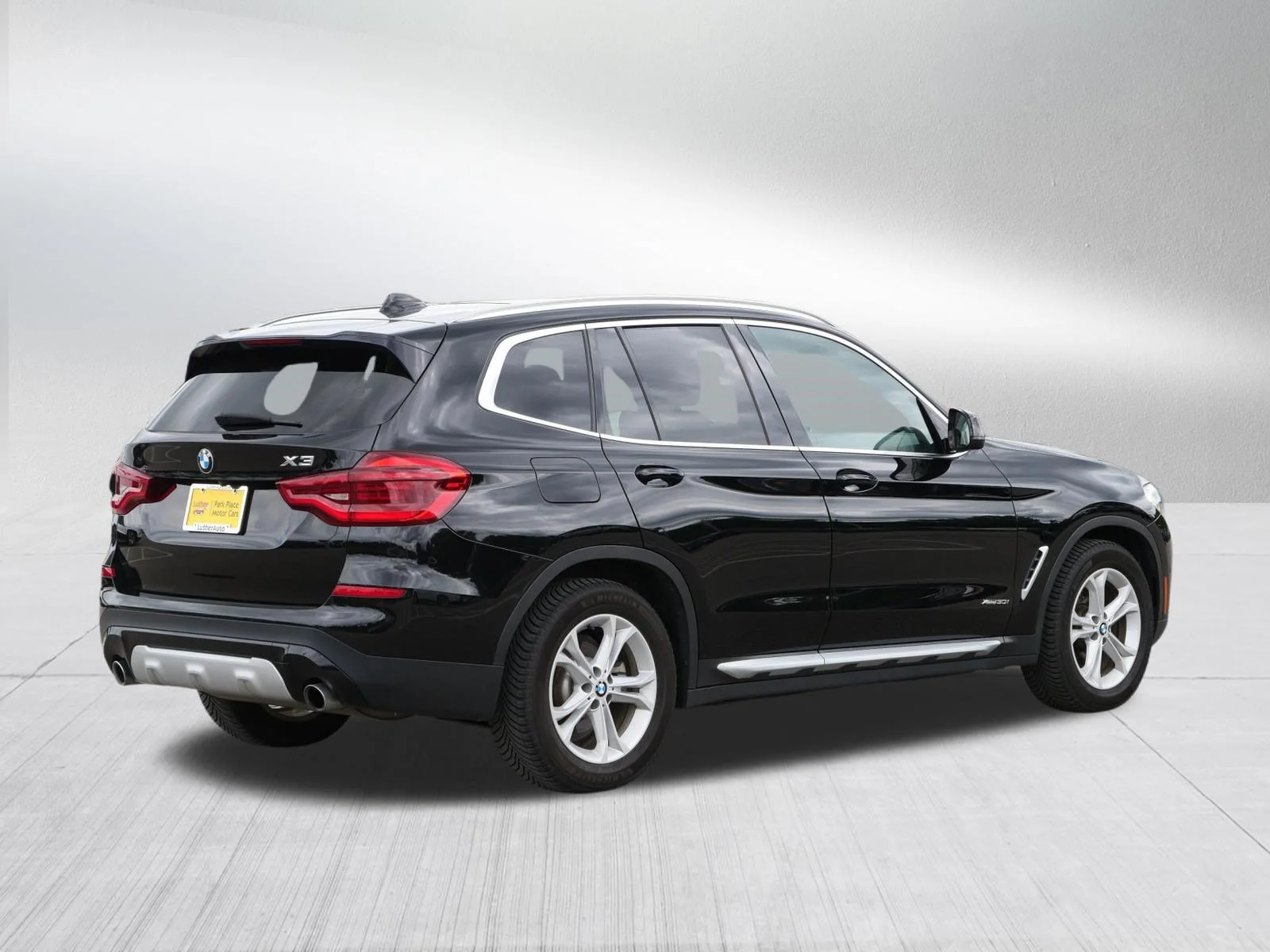 Used 2018 Jet Black BMW xDrive30i image 7