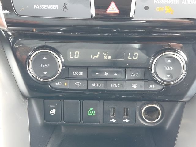 Used 2018  Mitsubishi SEL image 27