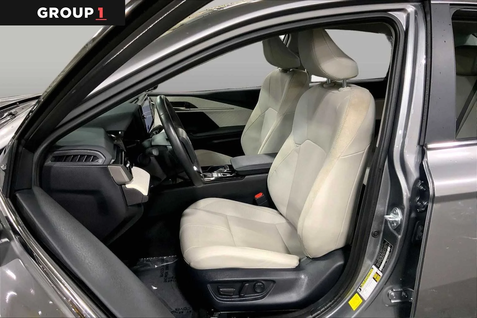 2025 Toyota Camry XLE - Photo 8