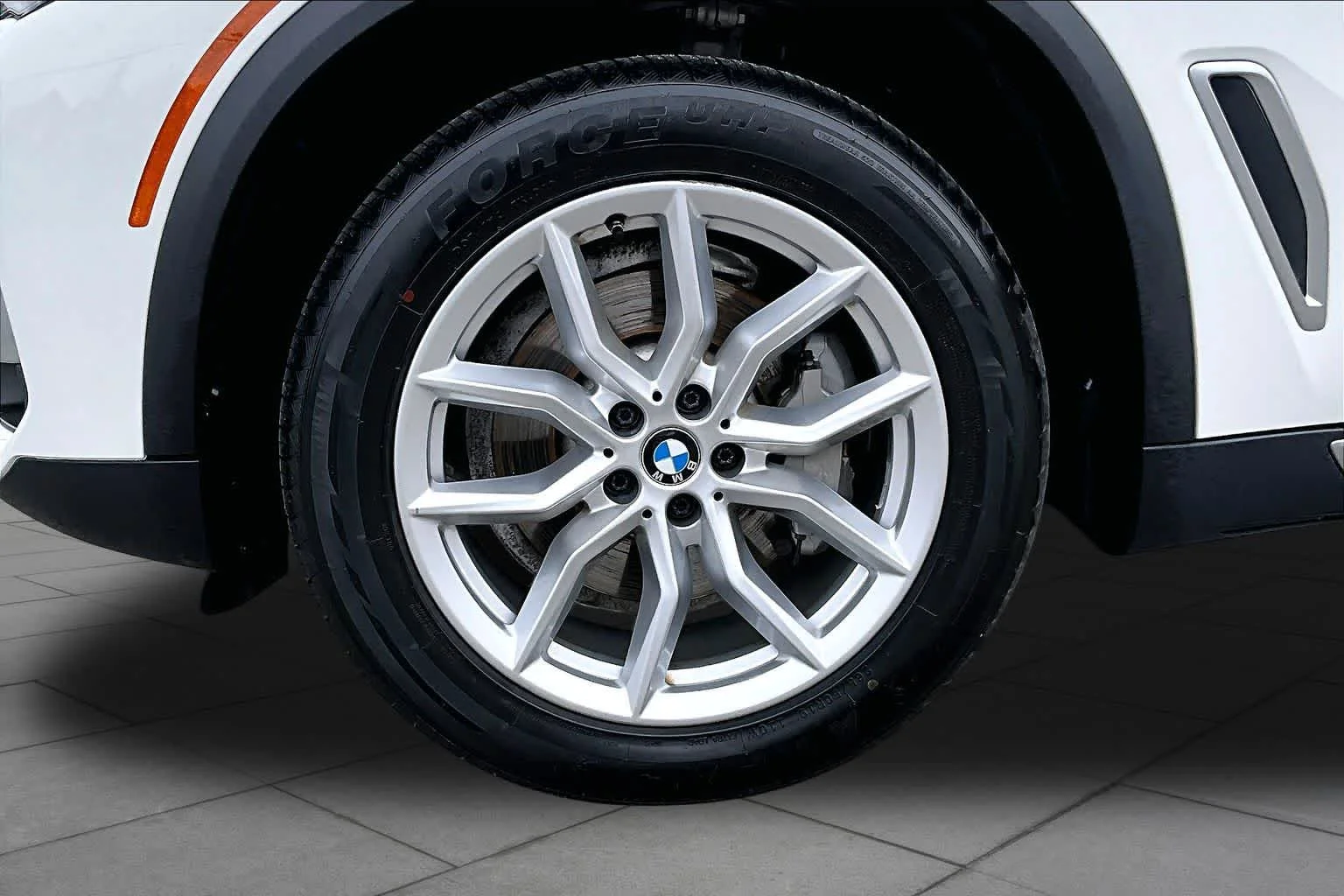 Used 2023 Alpine White BMW xDrive40i image 11