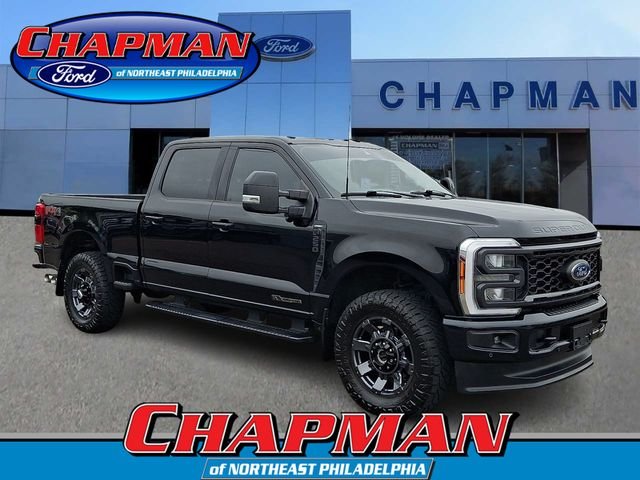 Used 2023  Ford Lariat image 1