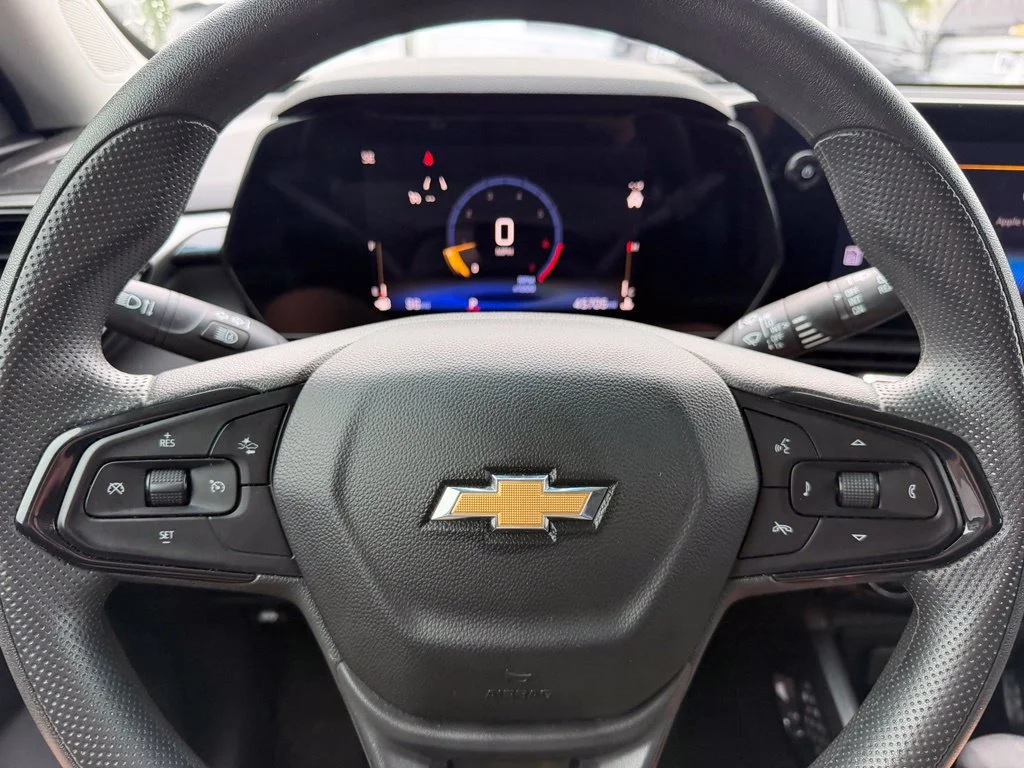 Used 2024 Summit White Chevrolet LT image 28