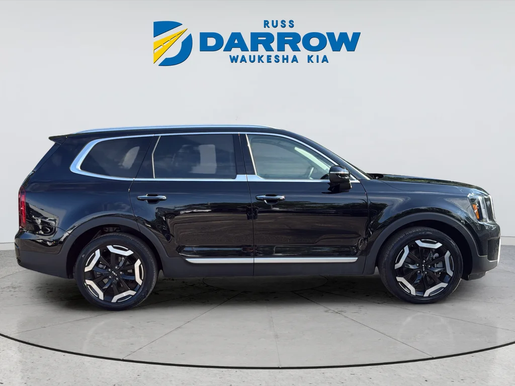 Used 2025 Black Kia S image 6