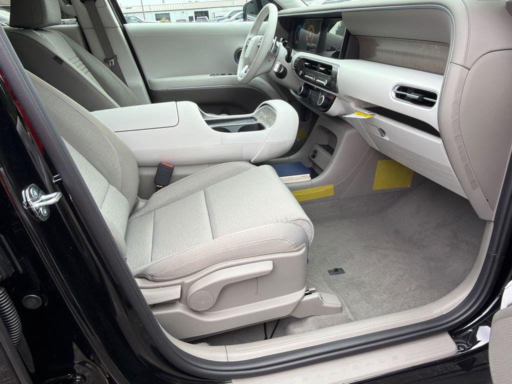 New 2026 Black Hyundai SE FWD image 13