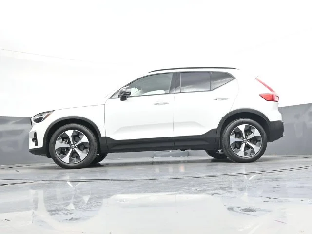 Used 2023 Crystal White Metallic Volvo Ultimate image 34